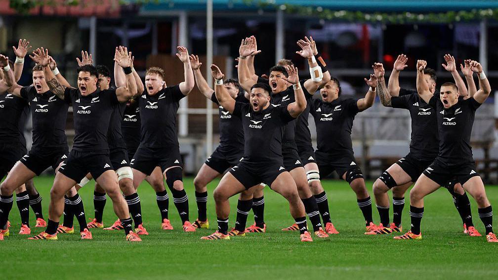 新西兰在南非的伟大对抗：橄榄球的新篇章